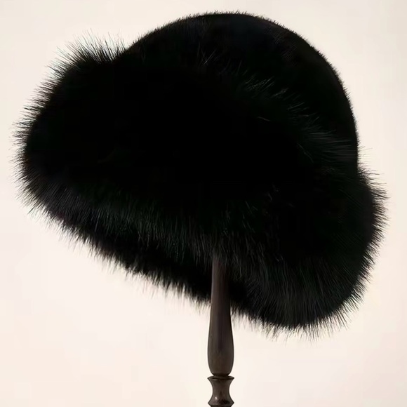 New Women's Black Winter Hat, Faux fur Trendy Fuzzy Warm Gorgeous - Picture 6 of 7